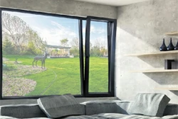 алюминиевое распашное окно