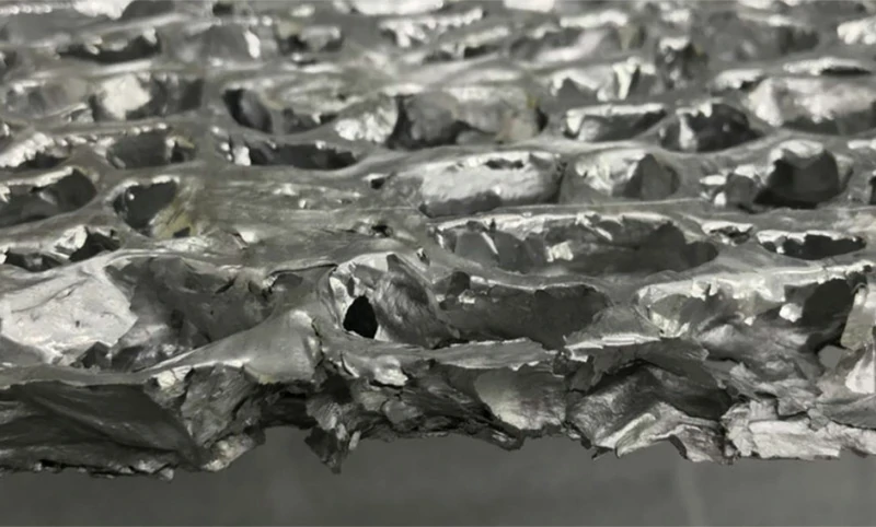 Алюминиевая пена с крупными порами