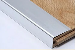 Серебристый алюминиевый уголок 6061 (АД33)