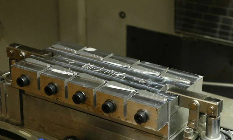 Платформа для зажима деталей, изготовленных на станках с ЧПУ.