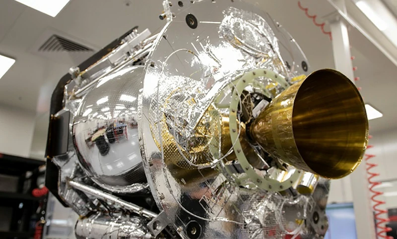 Propellant pipeline connections in spacecraft