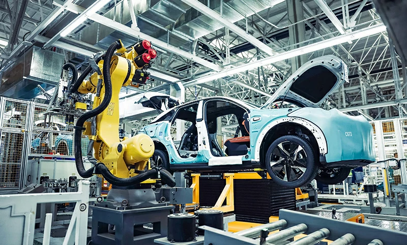 Сварка топливного бака и кузовных деталей автомобиля.