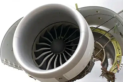 Крышка двигателя и обтекаемая конструкция кузова