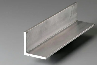 Алюминиевый уголок с равными полями 2024 года