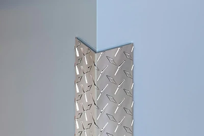 Алюминиевые защитные уголки из рифленого листа (Чечевица)