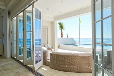 Складная дверь с алюминиевой облицовкой