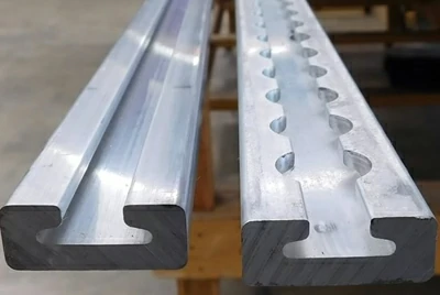 Экструзионный профиль направляющей сидений самолета