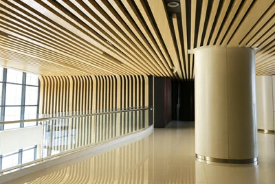 Полосатый / линейный алюминиевый потолок